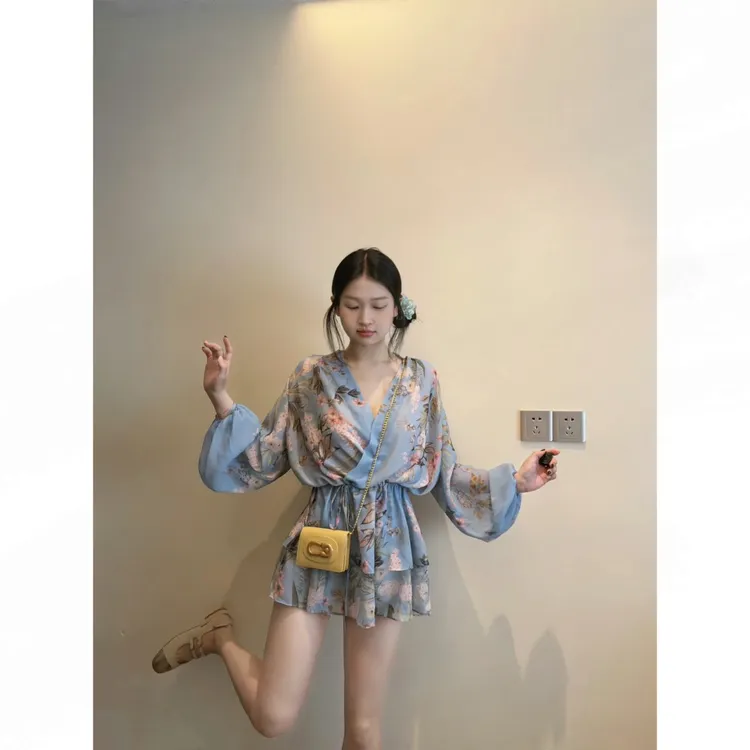 蓝色法式v领印花连衣裙女夏季新款高级感度假风荷叶边春日碎花裙