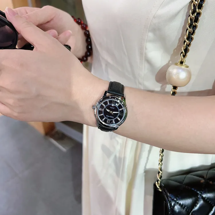 Coliy Kiss星空面带日历指针带夜光防水女款腕表轻奢女士简约手表