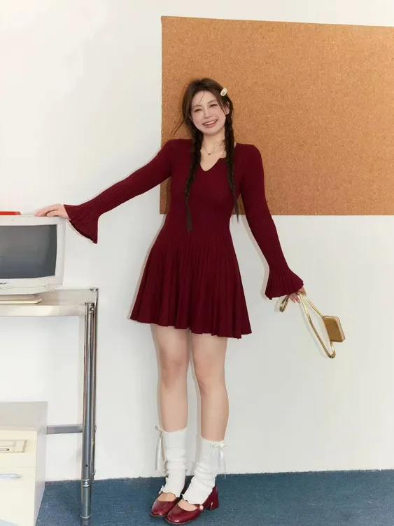 纯欲风精致小女人圆领镂空喇叭袖针织百褶胖mm显瘦连衣裙8363