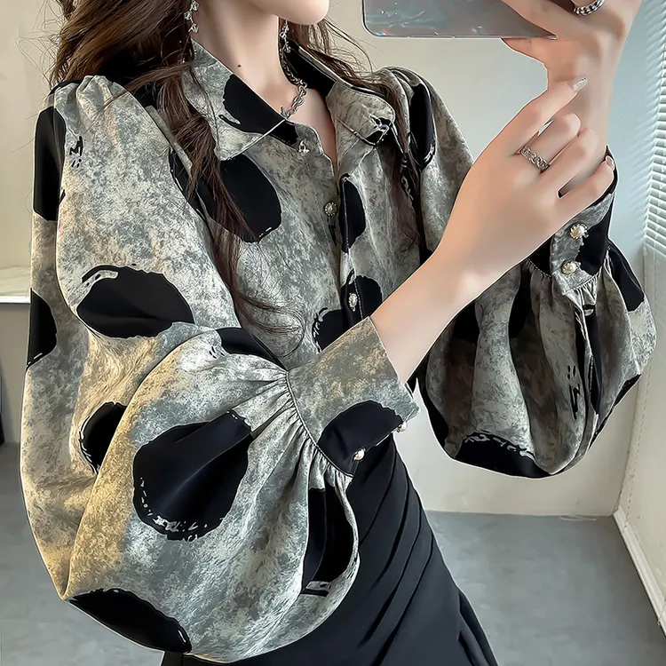 独特漂亮减龄款宽松灯笼袖衬衫上衣女洋气波点印花翻领打底衬衣秋