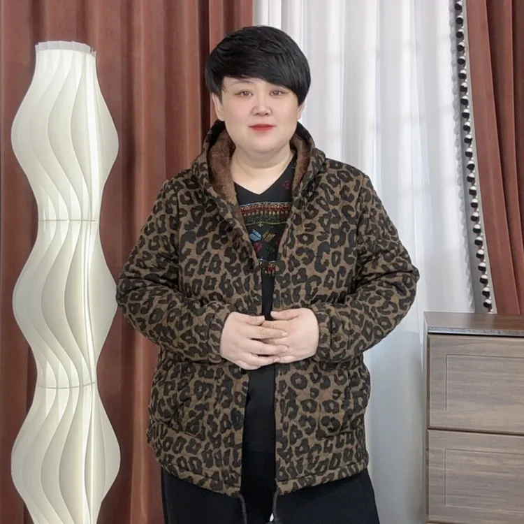 冬季新款1328大码女装连帽修身厚款豹纹百搭加厚保暖中老年外套