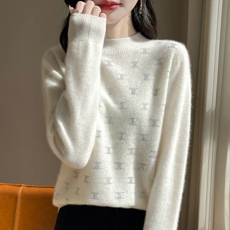 双C烫钻半高领针织毛衣100