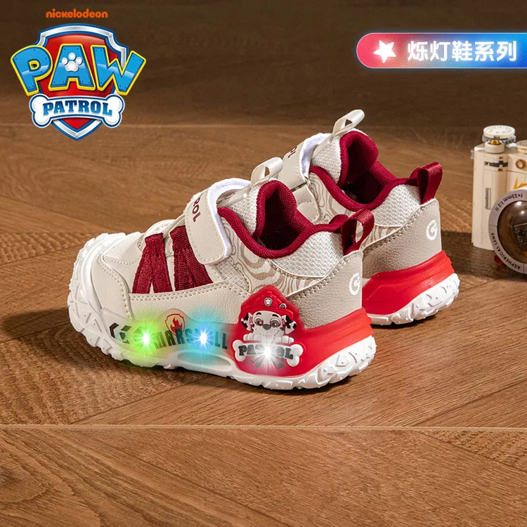 汪汪队立大功男童运动鞋2025秋冬新款男孩闪光鞋发光时尚儿童灯鞋
