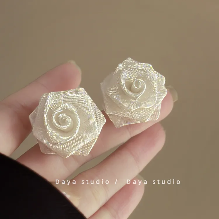 铜合金耳饰 “水雾玫瑰”温柔法式网纱立体玫瑰耳环高级感气质耳钉