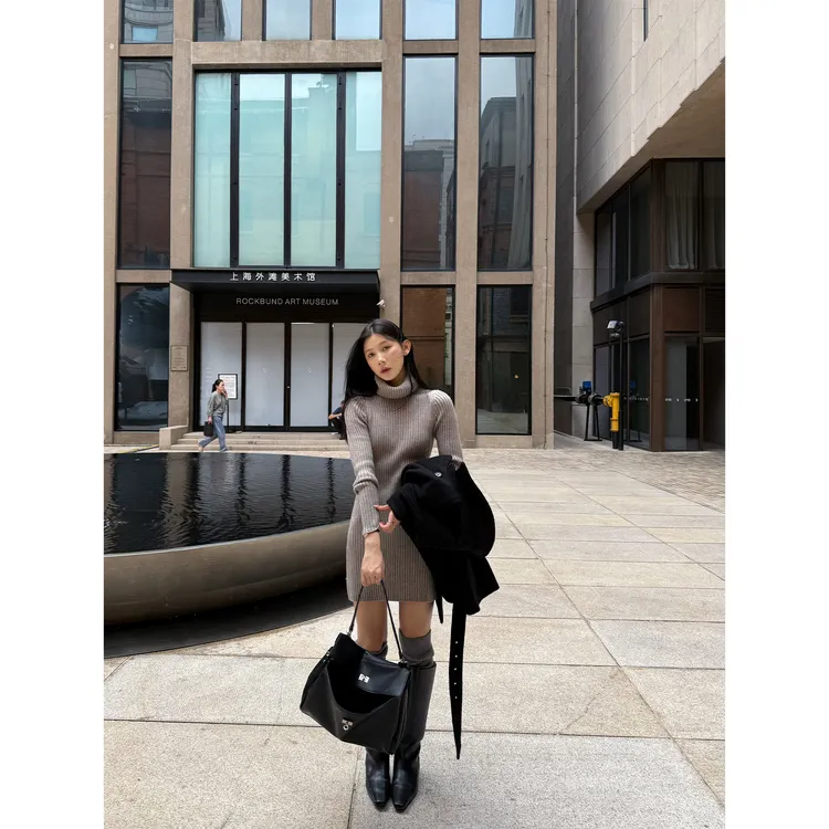70不是七十【迷迭戈舞】秋冬韩系高领坑纹正肩修身毛织连衣裙