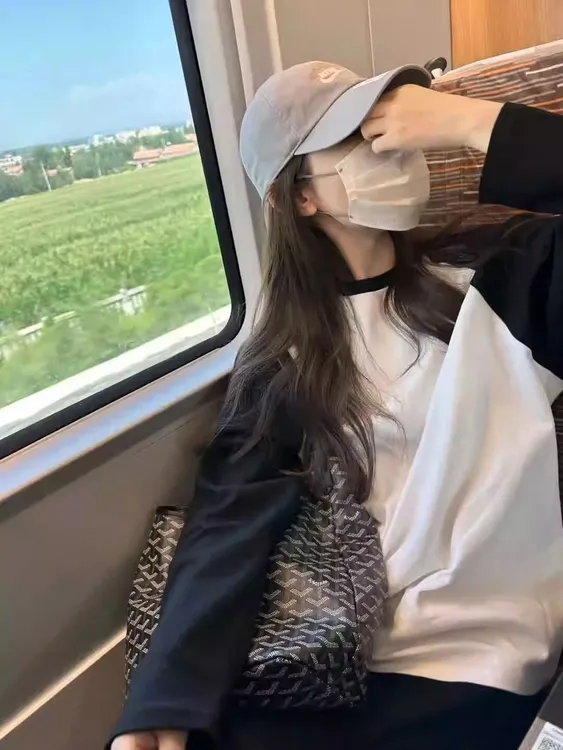 韩版黑白简约撞色拼接插肩袖长袖T恤女2025春秋宽松慵懒圆领上衣