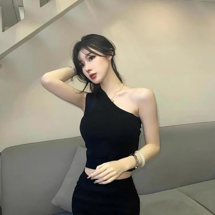 2025夏季甜辣斜肩无袖背心女辣妹风不对称修身外穿坎肩百搭