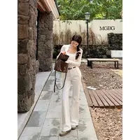 王家有鱼2025早秋新款白色高级氛围牛仔裤女中高腰筒喇显瘦显腿长