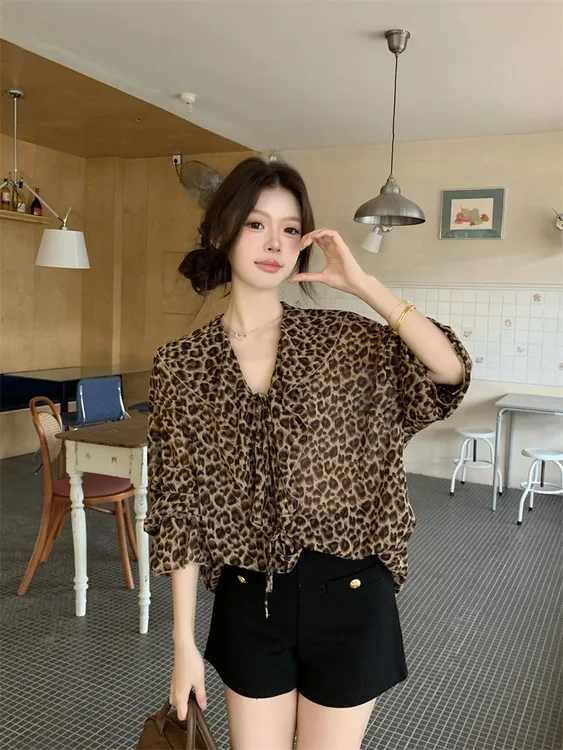 大码早秋复古豹纹V领衬衫女2025新款舒适老钱风松弛感女装贵气
