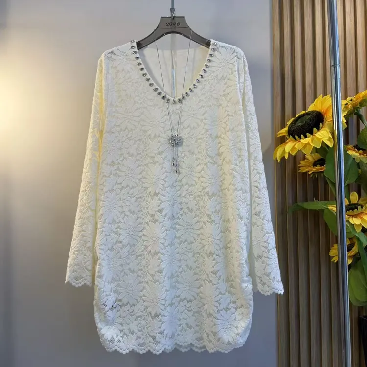 大码女装秋冬新款时尚大衫女韩版洋气V领镂空蕾丝加厚百搭打底衫