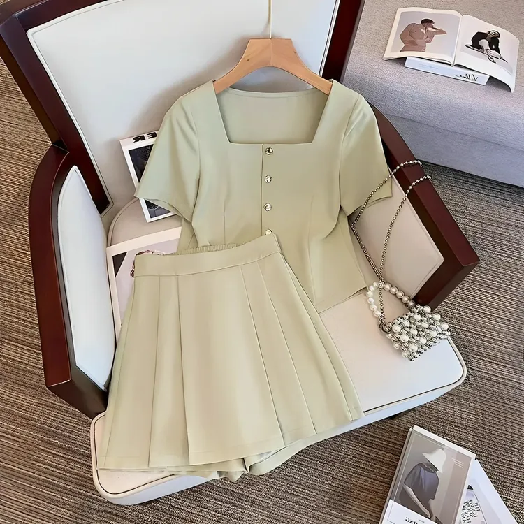 JJ16145大码女2025夏装时尚百搭气质方领不规则下摆百褶裙两件套