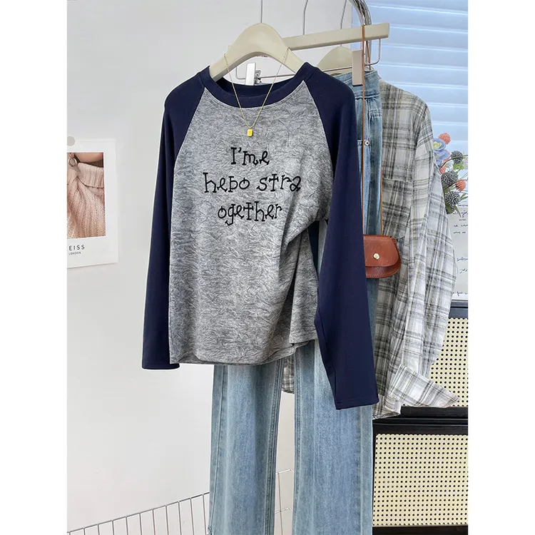 字母植绒撞色圆领插肩袖拼接长袖T恤正肩时尚百搭打底衫上衣女装