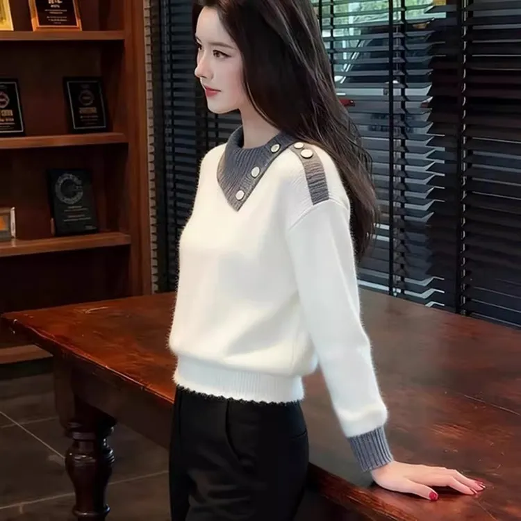 白色斜领纽扣毛衣女款2026新款春季可外穿内搭超好看针织厚款上衣