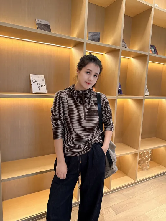 西主任-长袖条纹连帽套头款拉链提花刺绣图案上衣卫衣