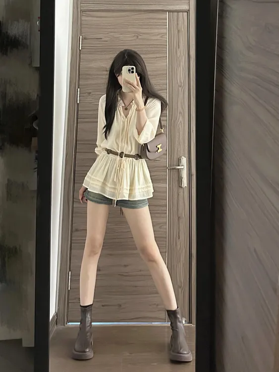 【机灵小不懂】夏季甜妹辣妹高级感V领衬衫设计感上衣高腰短裤套装