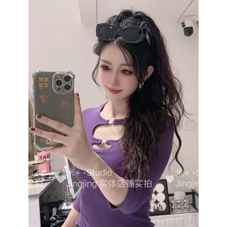 辣妹性感紫色镂空长袖T恤秋季小众设计领口多变修身显瘦打底上衣