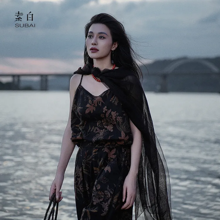 素白马乖【爱人错过】K01866咖底印花吊带时尚百搭休闲阔腿裤套装