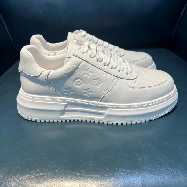 四季春秋男士板鞋耐磨休闲板鞋小白鞋车缝线百搭白色时尚潮流厚底