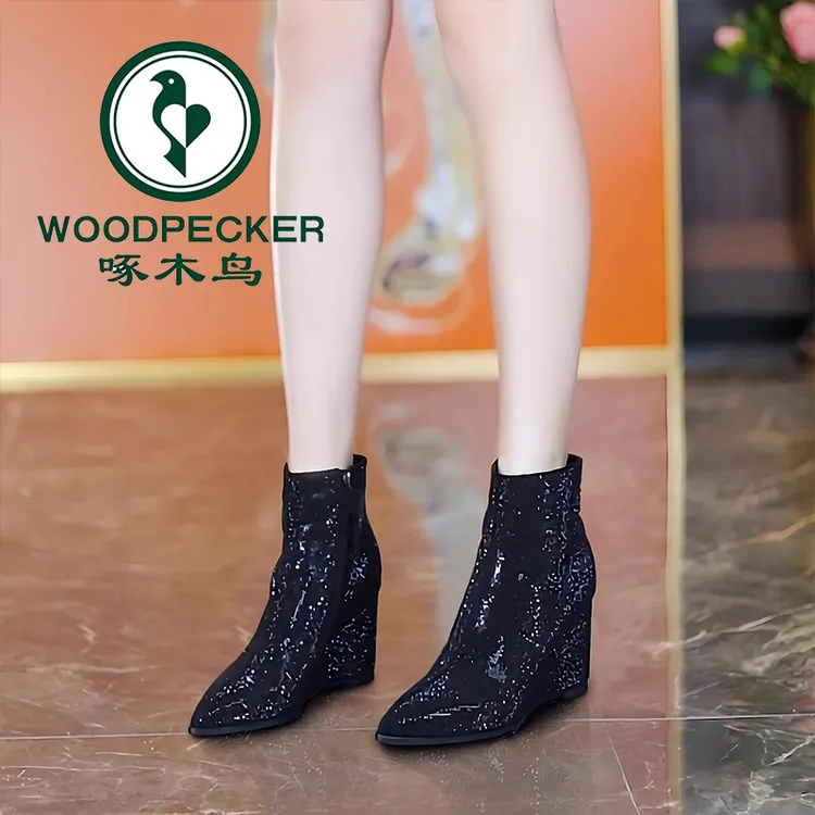 啄木鸟尖头高跟短靴不累脚2025秋冬新款水钻坡跟时装靴气质马丁靴