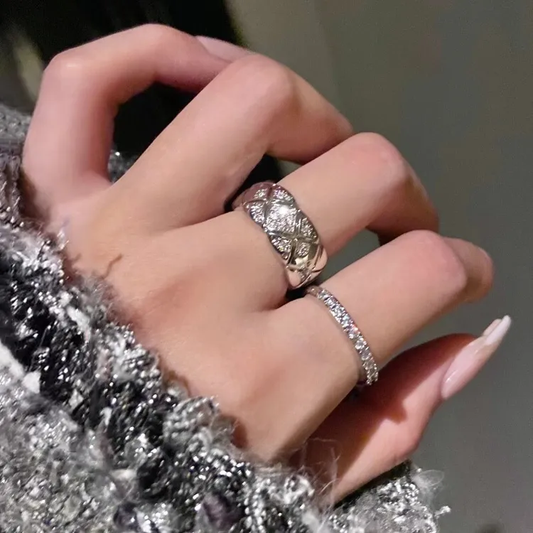 铜合金合成锆石戒指 小香风闪钻菱格戒指女轻奢高级感气质食指戒