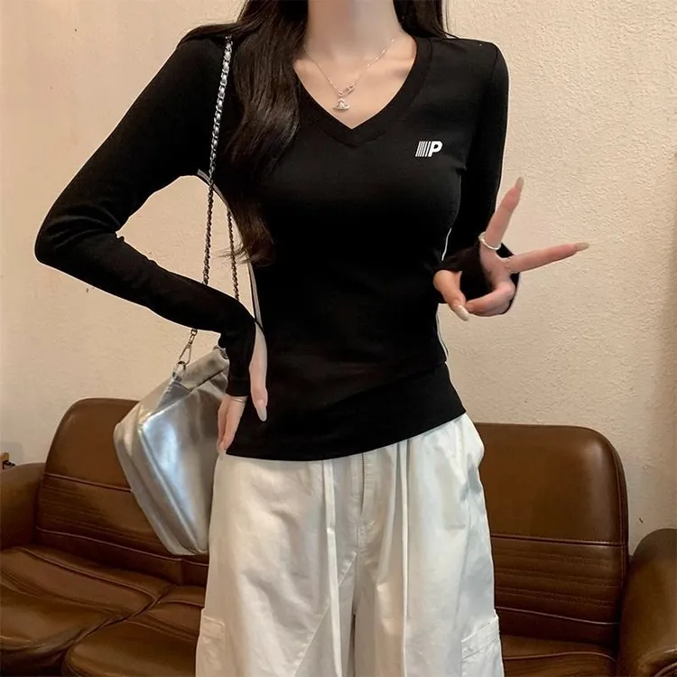 秋冬设计感短款韩版V领运动长袖t恤女辣妹内搭修身显瘦打底衫上衣