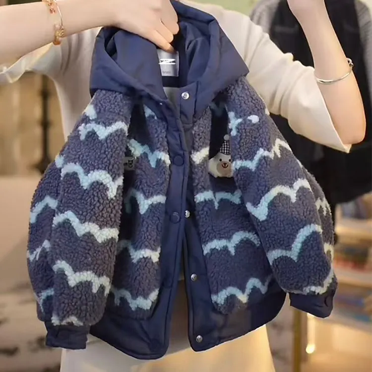 男童冬装棉服2025加绒加厚时尚洋气波浪纹可爱毛毛衣连帽外套潮