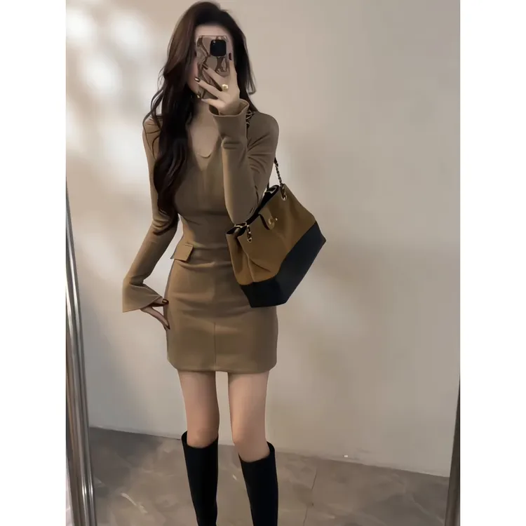 韩系高级感气质V领假口袋连衣裙女2025冬新款小个子高腰包臀短裙