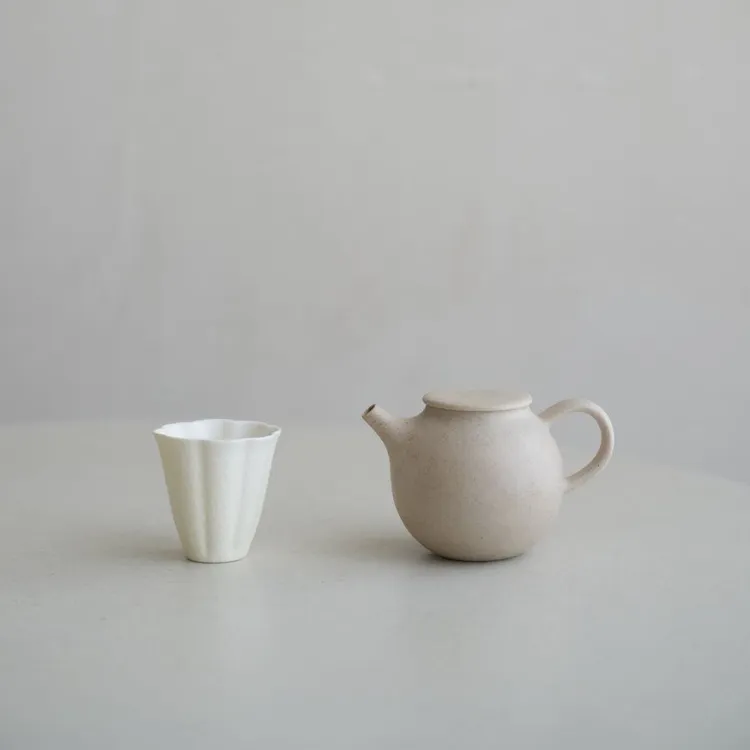 VAST无垠器皿 | 白段泥紫砂嘟嘟壶白色高足花瓣品茗杯茶器礼盒装
