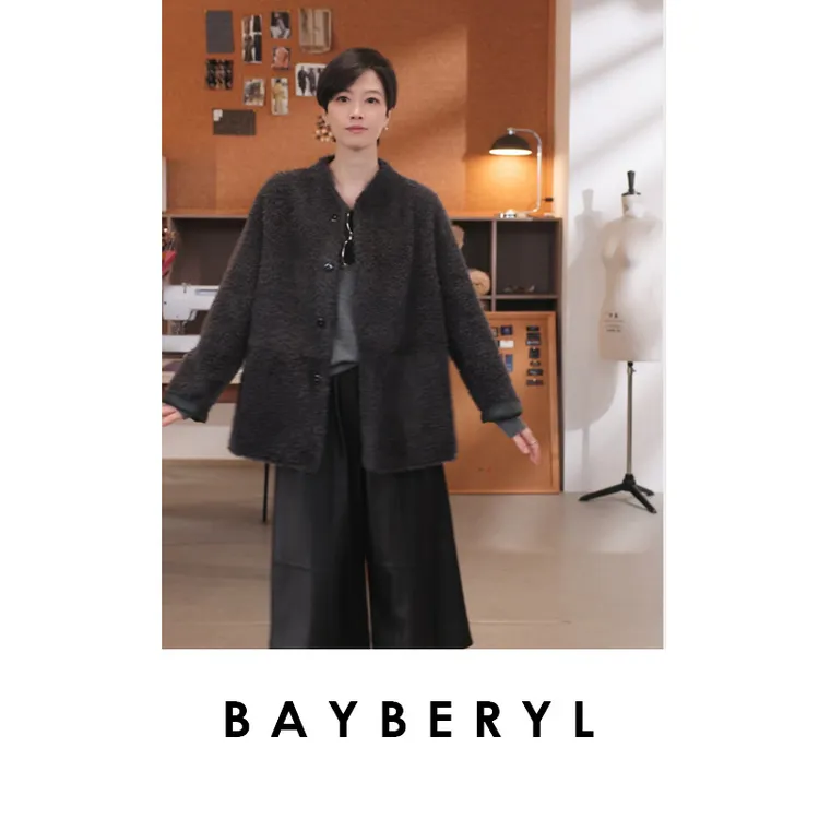 BAYBERYL老贝云暮灰*小V领暗扣时尚简约冬一体皮衣PY5K1408-12/10