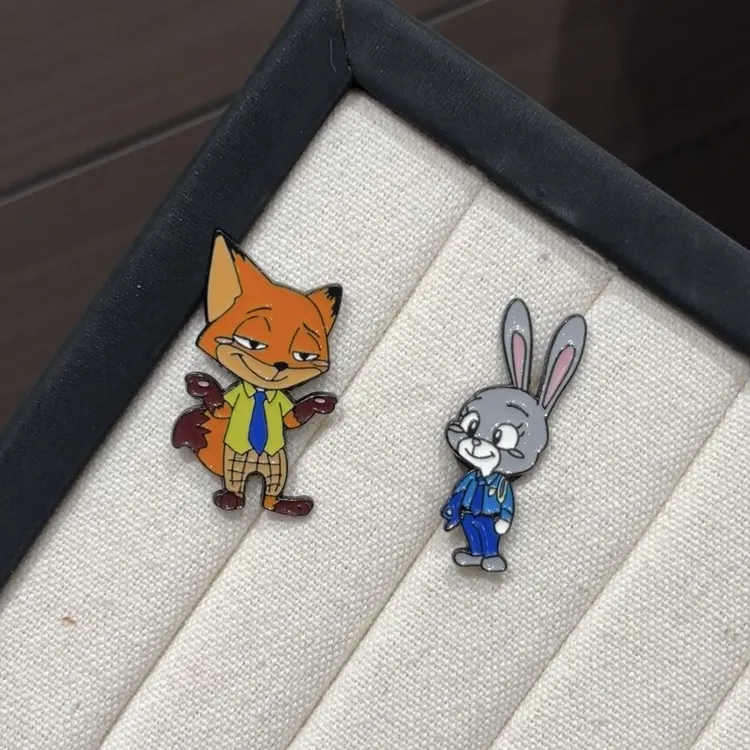 可爱卡通趣味疯狂动物城金属徽章狐尼克朱迪兔动物造型胸针配饰