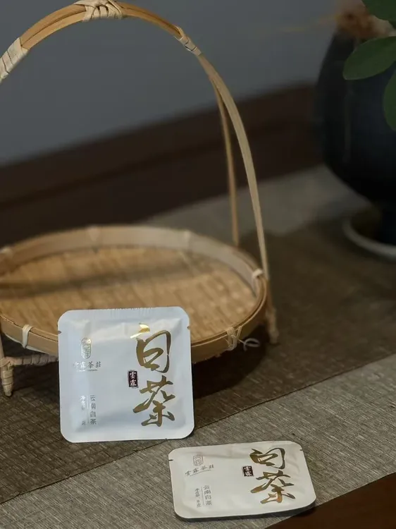 [2025年大叶种白茶] 云南古树白茶8克小方片 纯料制作