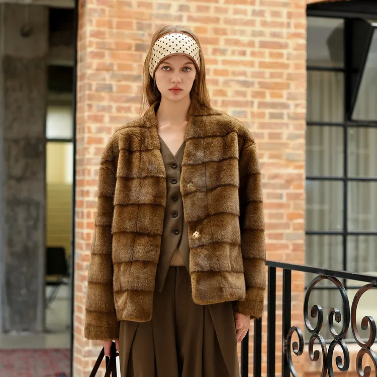 人造皮草 气质简约年轻款环保仿皮草V领外套短款轻奢皮草一体加厚