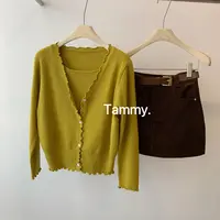 Tammy甜美木耳边V领显瘦假两件舒适针织衫