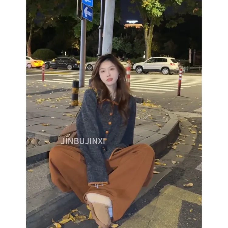 老钱风灰色翻领毛衣开衫女秋冬新款慵懒松弛感针织上衣休闲裤套装