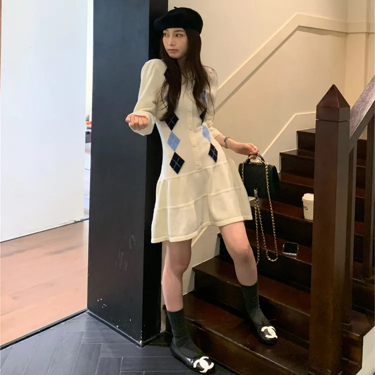 法式温柔风白色针织长袖连衣裙子女秋冬季2025新款大衣内搭9663