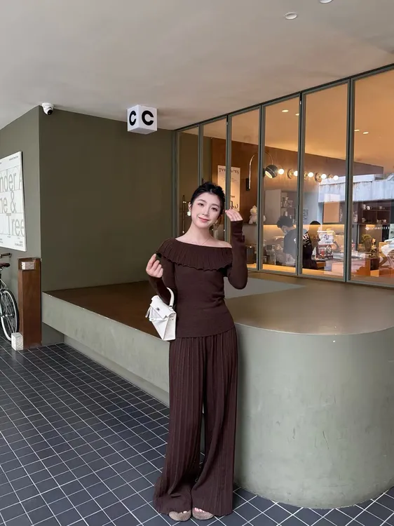 套装秋季新款气质名媛性感法式一字肩荷叶边针织毛衣