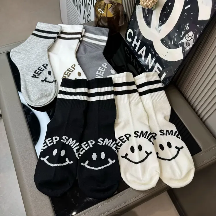 东大门双杠笑脸中筒女袜韩版潮袜黑白ins学院日系