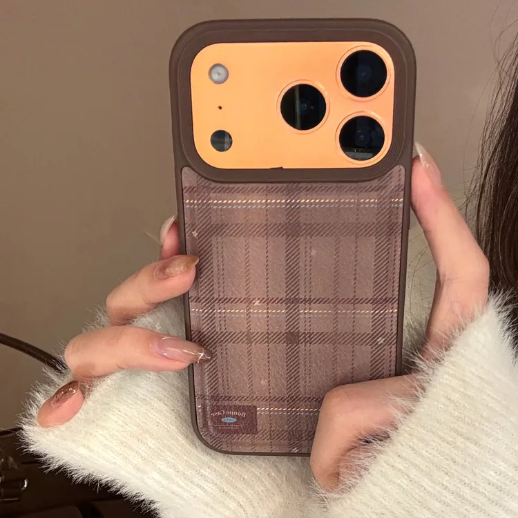 皮质复古榛果棕格纹苹果17promax手机壳iPhone1615适用13防摔11硬