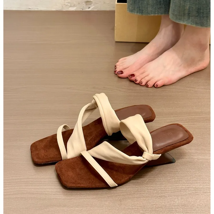 复古辣妹小众一字带凉鞋法式时尚百搭夏女鞋露趾方头粗跟气质凉拖