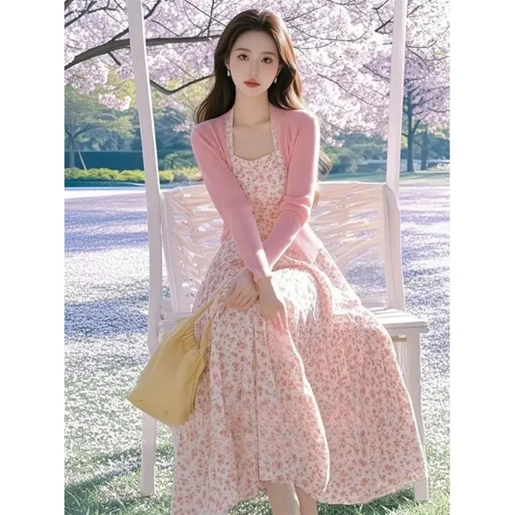 韩版设计感气质一整套2025春季粉色针织开衫搭配碎花挂脖连衣裙女