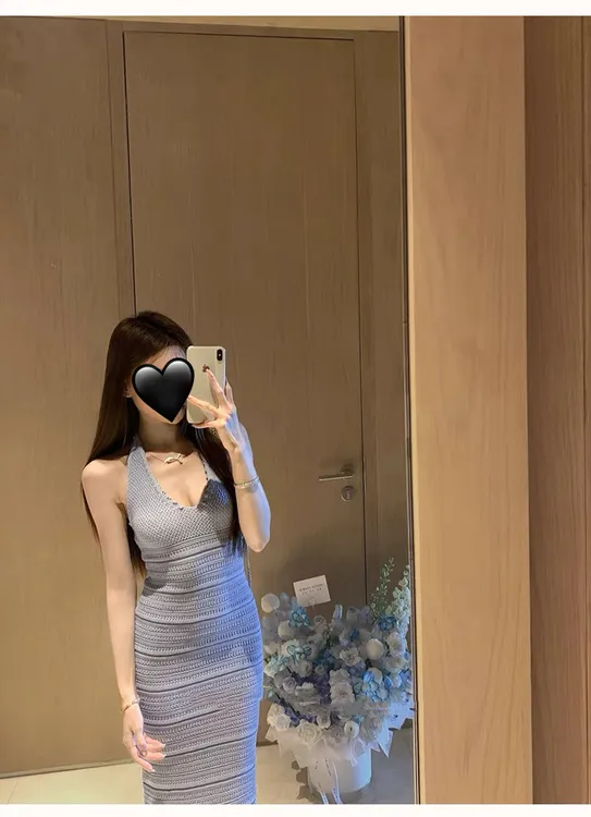 紫玉髓  绝美显白挂脖针织裙女气质时尚收腰显瘦后开叉V领连衣裙
