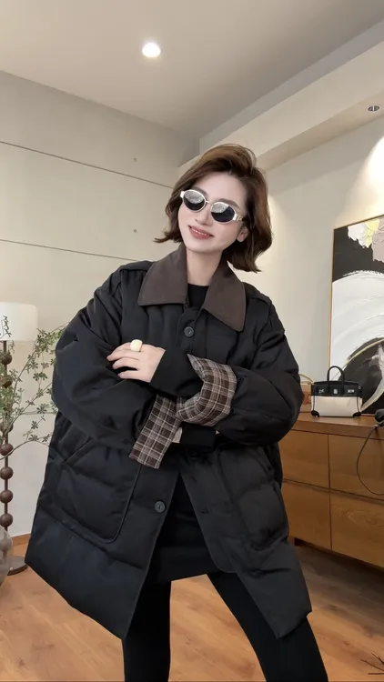 月月 2025秋冬新款小众撞色格纹手袖宽松中长款羽绒服 2511C7502