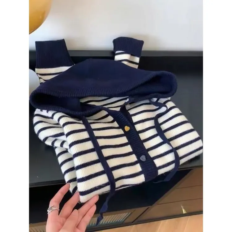 韩系慵懒风条纹连帽针织开衫女秋冬爱心纽扣软糯宽松百搭毛衣外套
