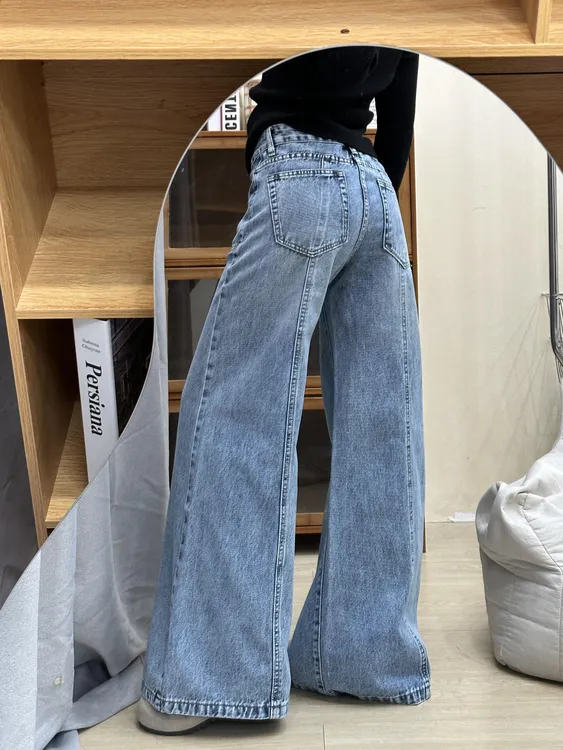 微胖mm蓝色水洗宽松微喇牛仔裤女早春新款设计感显瘦拖地直筒裤子