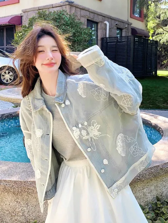欧货一整片蕾丝刺绣拼接牛仔外套女春秋季新款宽松洋气短夹克