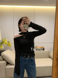 Tammy不规则斜领露肩百搭上衣