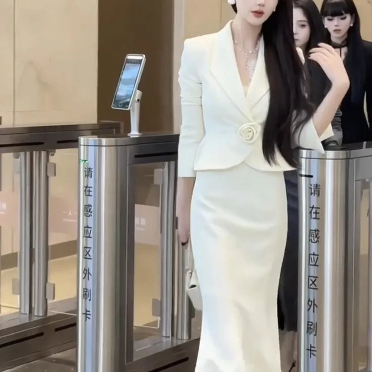 高级感时尚气质2025春秋季新款修身西服短款翻领外套鱼尾半身裙女