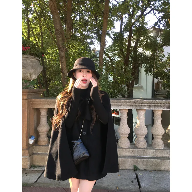 法式气质千金风斗篷毛呢外套女2025年秋冬新款高级感短款呢子大衣