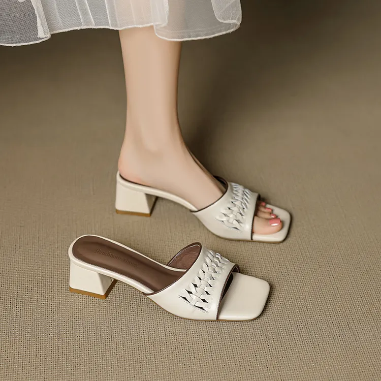 一字拖鞋女夏外穿时尚2025年新款法式复古百搭高跟气质编织凉拖女