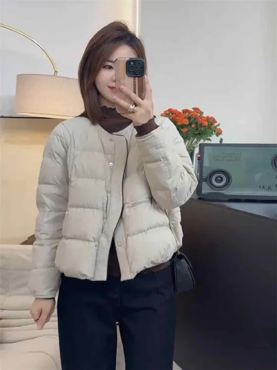 高端白鸭绒圆领羽绒服短外套女2025新款冬季小个子轻薄保暖面包服